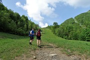 12 Tranquilla salita per strdetta e scorcitoie sul tracciato pista di sci 